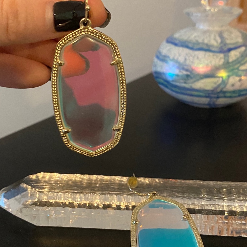 Kendra Scott! Danielle earring with dichroic glass